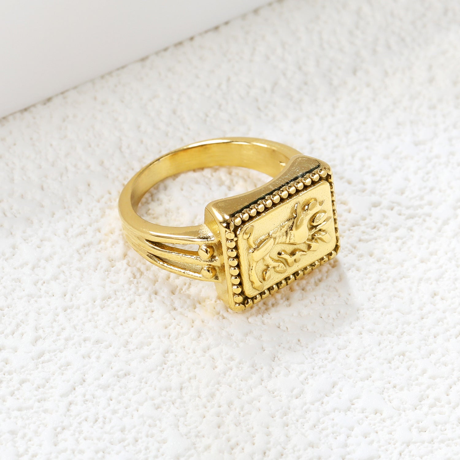 Anillo Anubis Waterproof - Joya en acero inoxidable enchapado en oro 18k - D'Merys