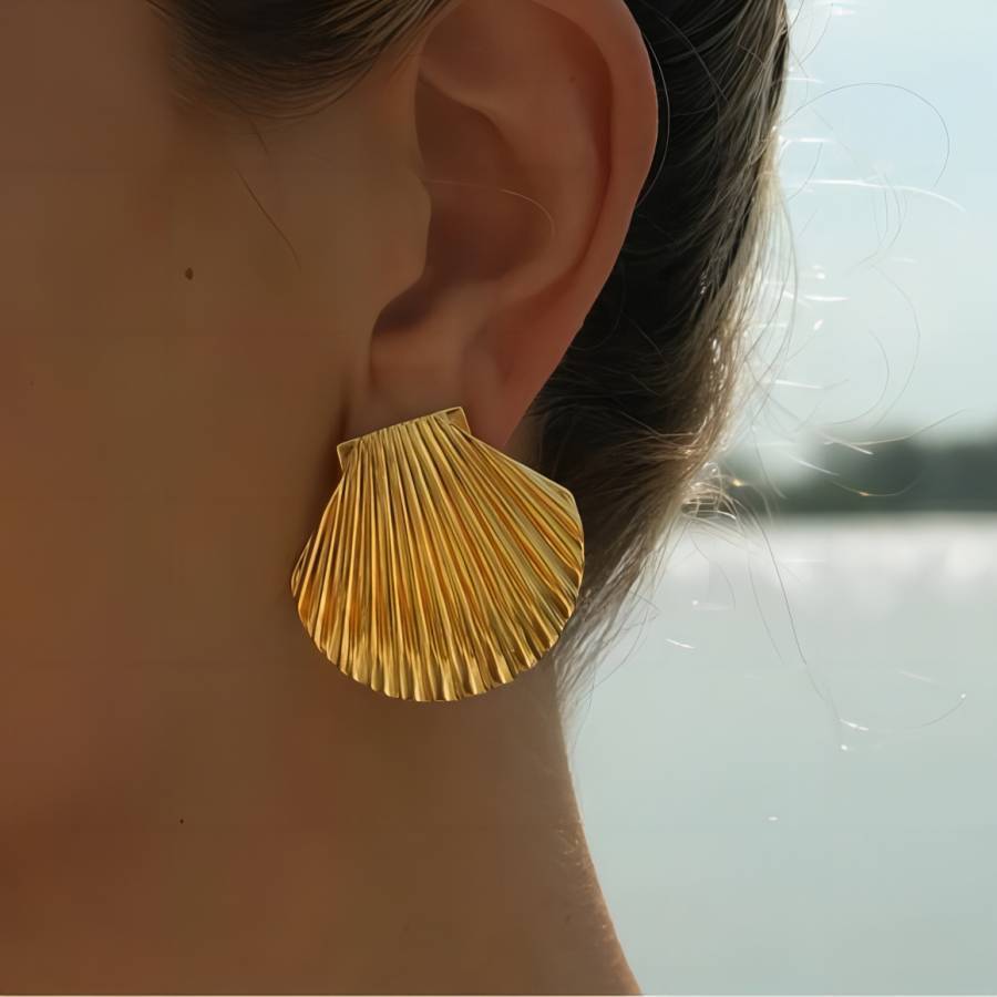 Aretes_Concha_De_Mar_Dorada_Waterproof_2.jpg