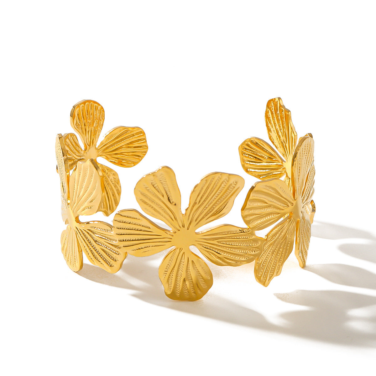 Brazalete Camelia Waterproof - Joya en acero inoxidable enchapado en oro 18k - D'Merys