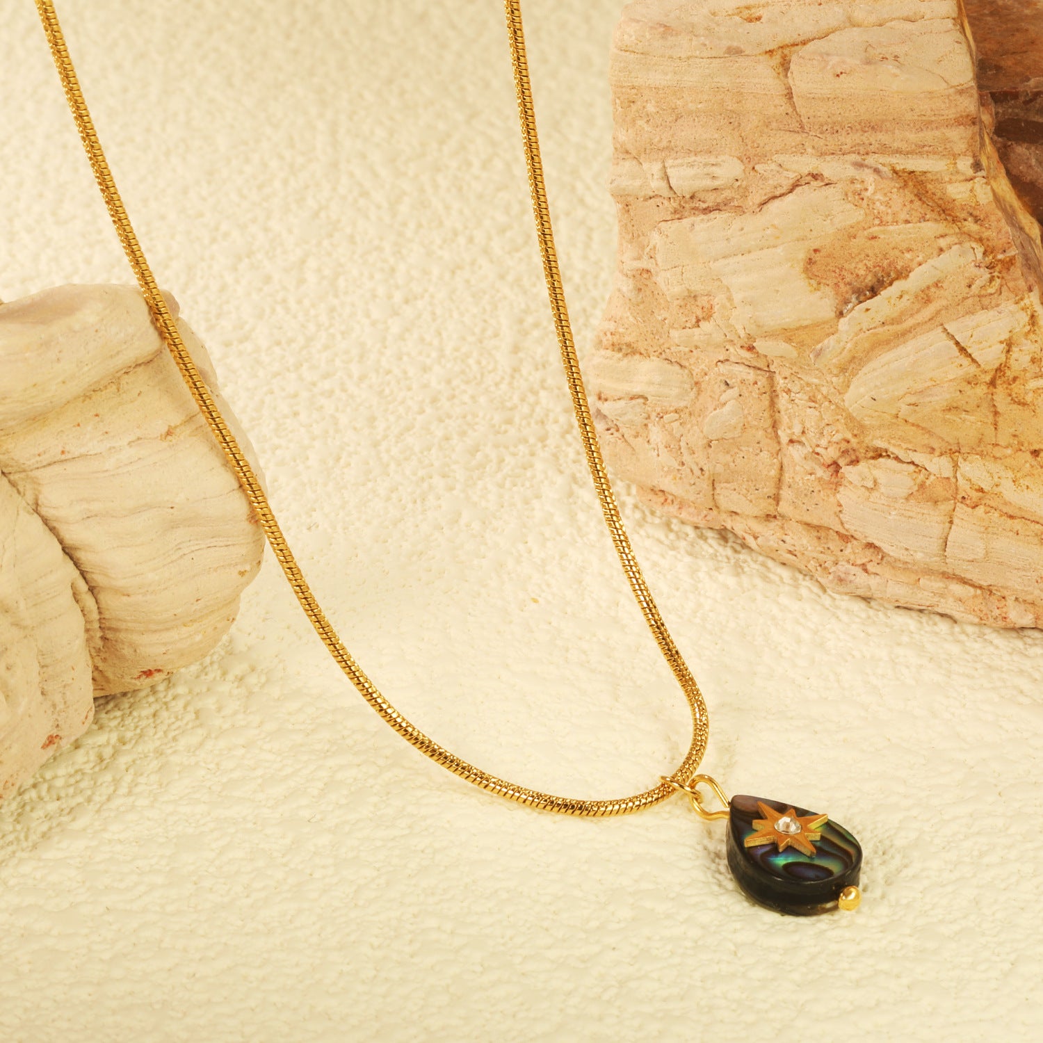 Collar Gota Avalón Chic Waterproof - Joya en acero inoxidable enchapado en oro 18k - D'Merys