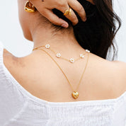 Collar Florcita Blanca Waterproof - Joya en acero inoxidable enchapado en oro 18k - D'Merys