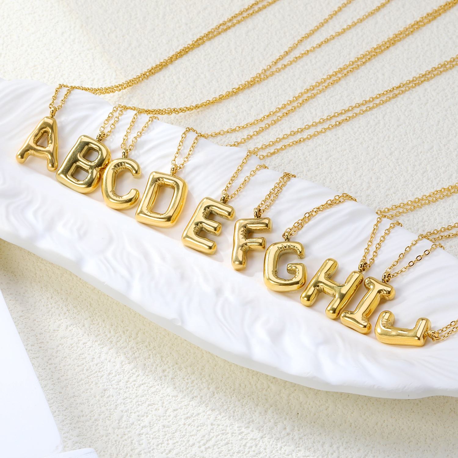 Collar Letra Bubble Waterproof - Joya en acero inoxidable enchapado en oro 18k - D'Merys