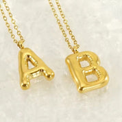 Collar Letra Bubble Waterproof - Joya en acero inoxidable enchapado en oro 18k - D'Merys