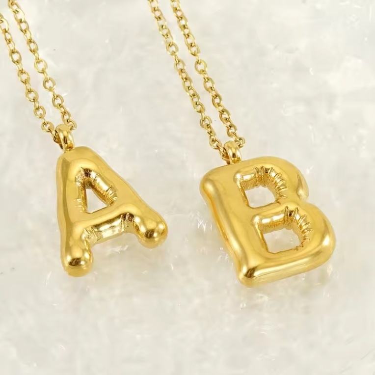 Collar Letra Bubble Waterproof - Joya en acero inoxidable enchapado en oro 18k - D'Merys