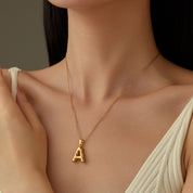 Collar Letra Bubble Waterproof - Joya en acero inoxidable enchapado en oro 18k - D'Merys