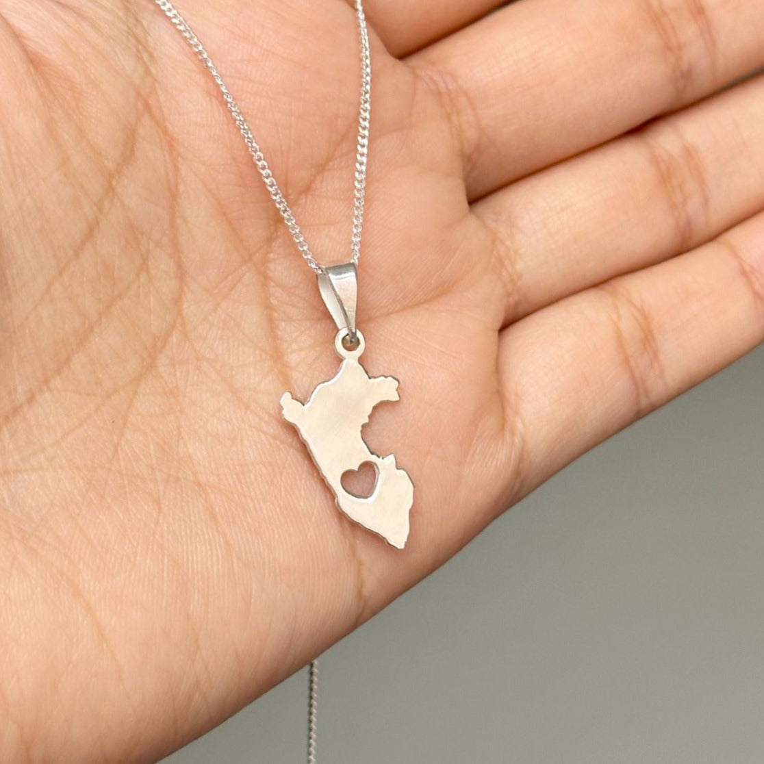 Collar_Mapa_Peru_con_Corazon_Plata_950_1.jpg