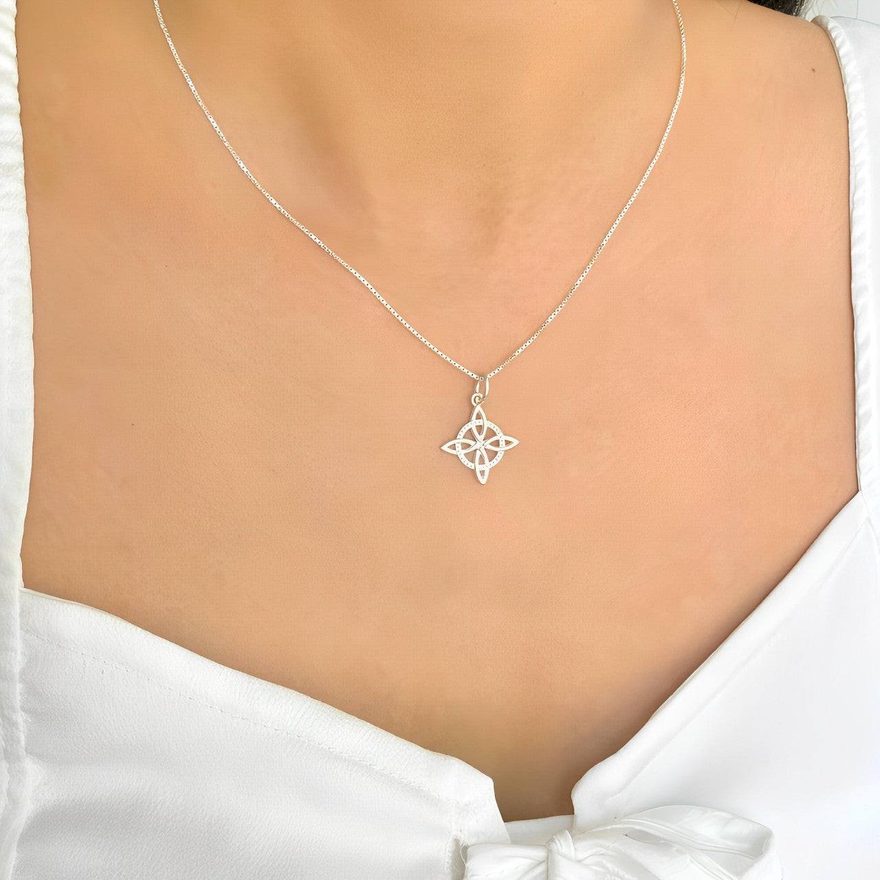 Collar_Nudo_de_Bruja_Plata_925_1.jpg