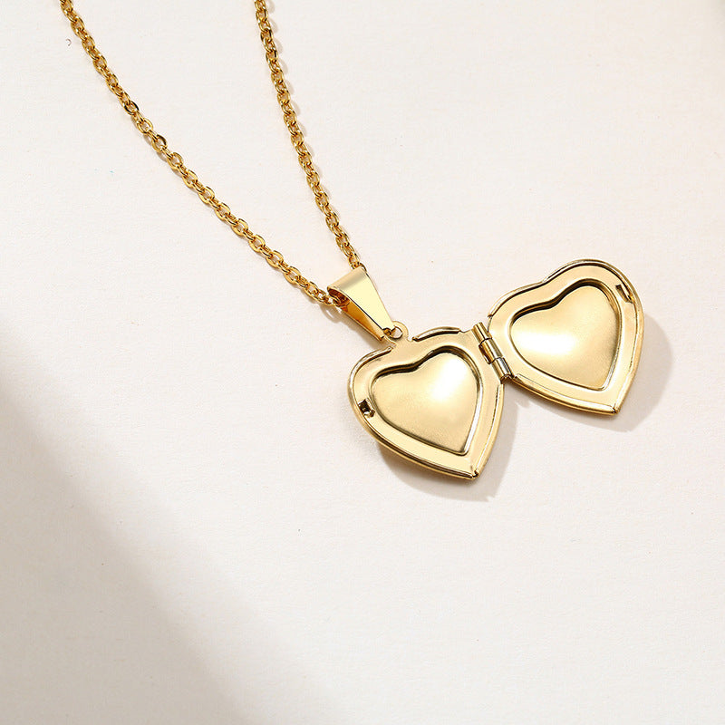 Collar Relicario Dulcelia Waterproof - Joya en acero inoxidable enchapado en oro 18k - D'Merys