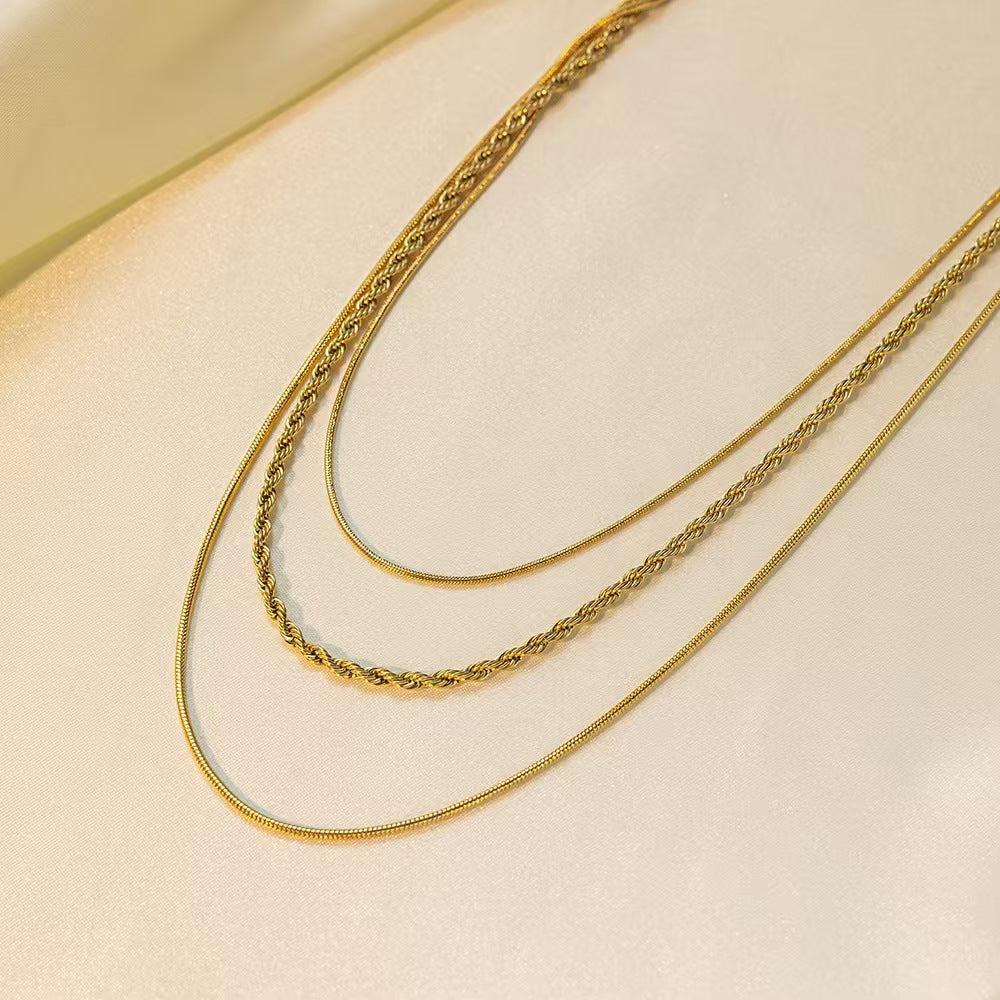 Collar Triple Emperatriz Waterproof - Joya en acero inoxidable enchapado en oro 18k - D'Merys