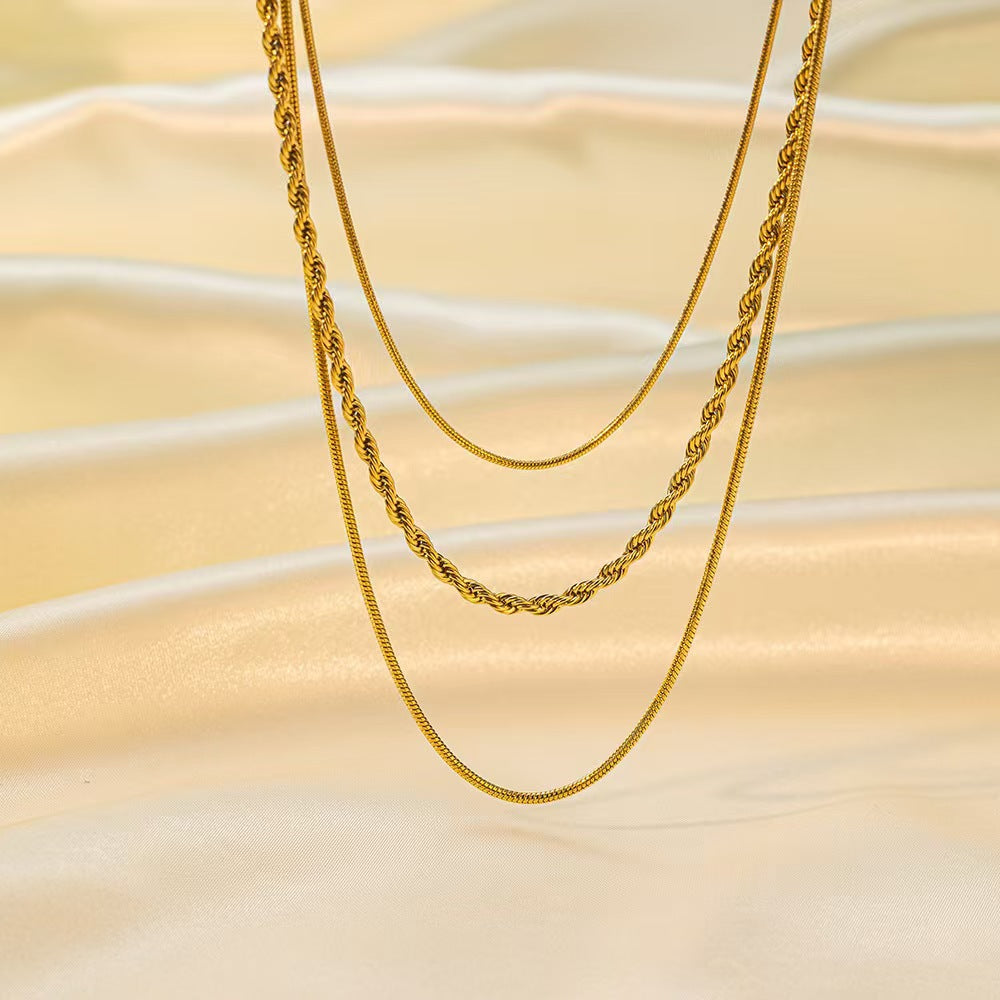 Collar Triple Emperatriz Waterproof - Joya en acero inoxidable enchapado en oro 18k - D'Merys
