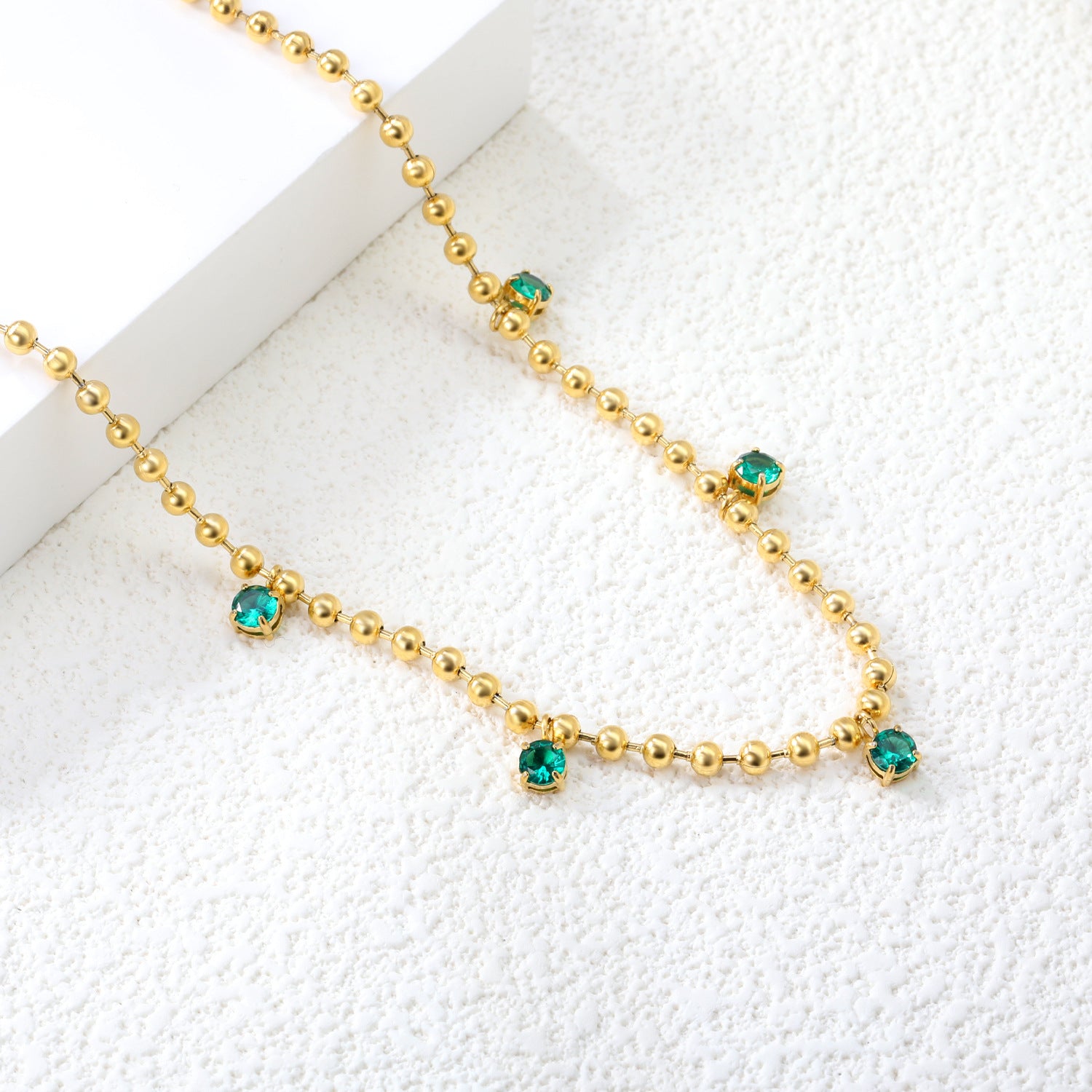 Gargantilla Billas Esmeralda Waterproof - Joya en acero inoxidable enchapado en oro 18k - D'Merys