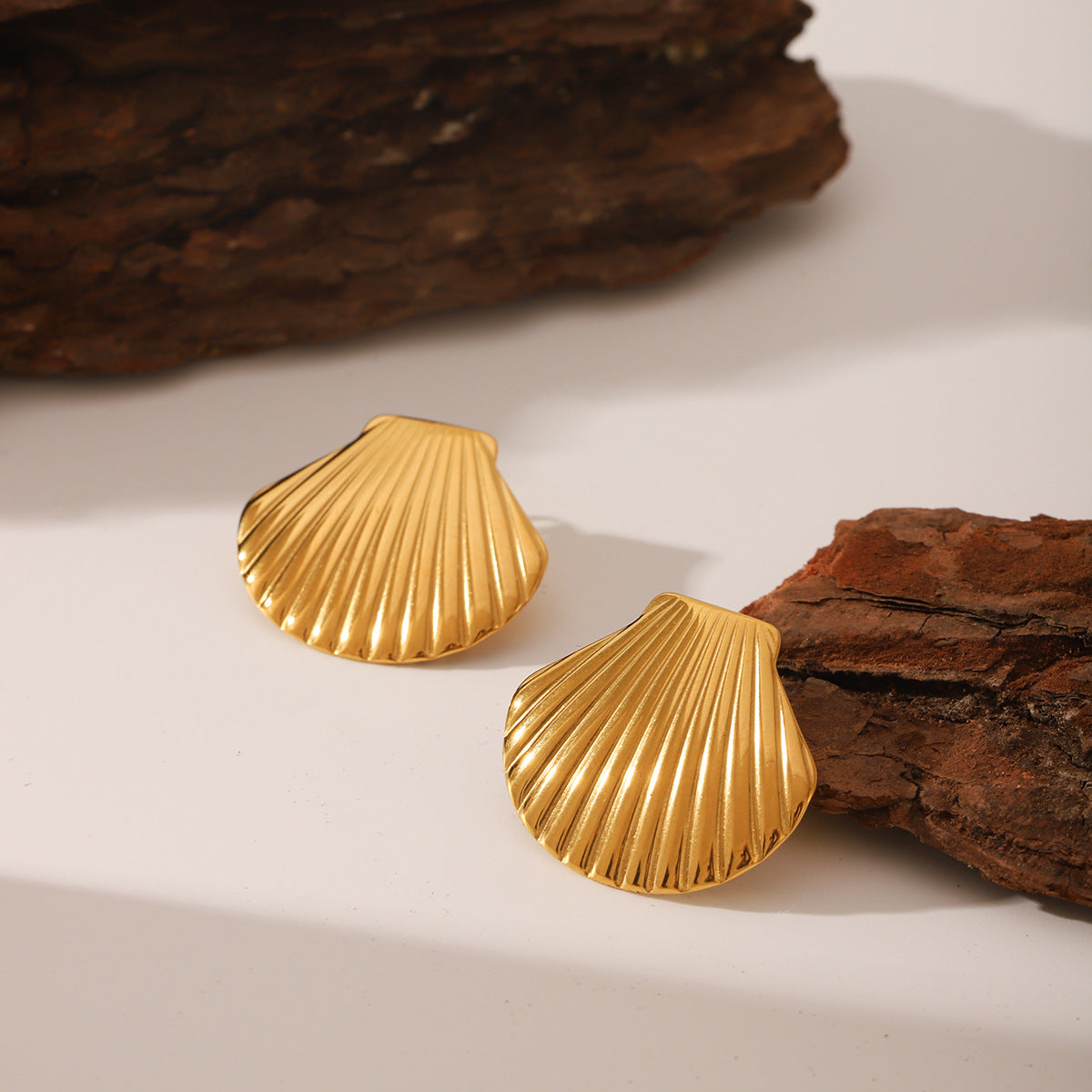 Aretes Concha De Mar Dorada Waterproof