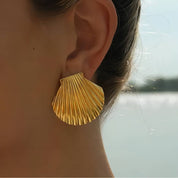 Aretes Concha De Mar Dorada Waterproof