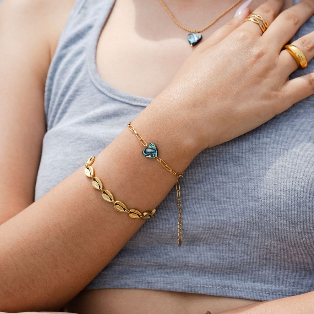 Pulsera Conchitas Chic Waterproof - Joya en acero inoxidable enchapado en oro 18k - D'Merys